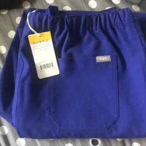 Men’s FIGS brand scrubs.